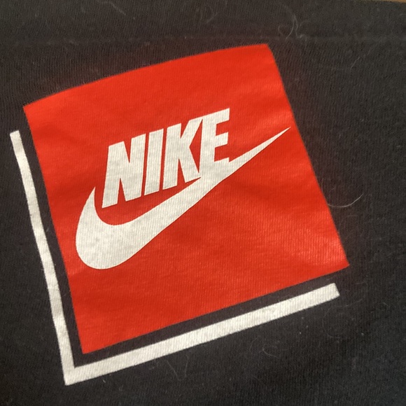 Nike black with red square on it - Picture 3 of 4